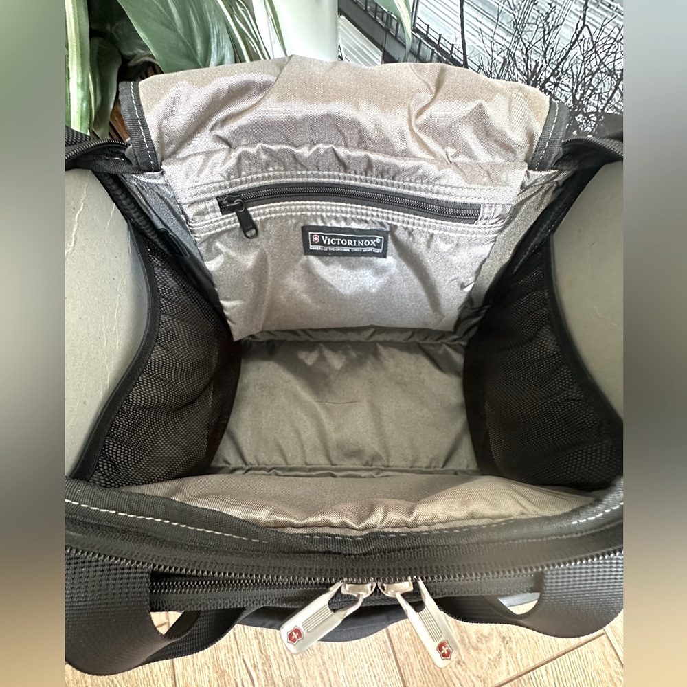 Victorinox Swiss Army Black Travel Duffle Bag - Unisex, Weekender Bag - Picture 4 of 16